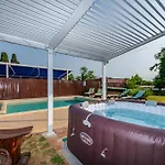Histria, A Wonderful And Luxurious