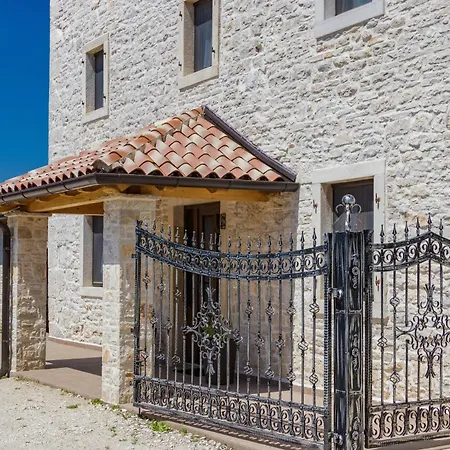 Histria, A Wonderfuly And Luxurious Holiday home Manjadvorci