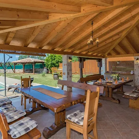 Histria, A Wonderfuly And Luxurious Manjadvorci