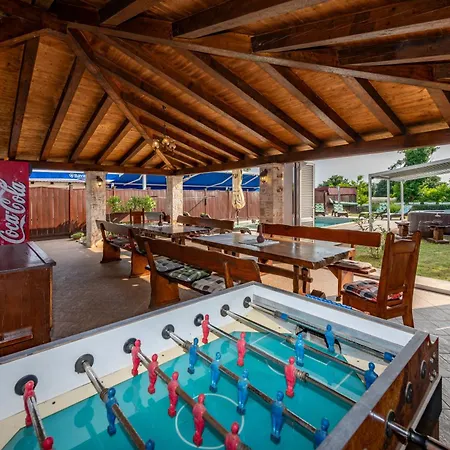 Feriehus Histria, A Wonderful And Luxurious Manjadvorci