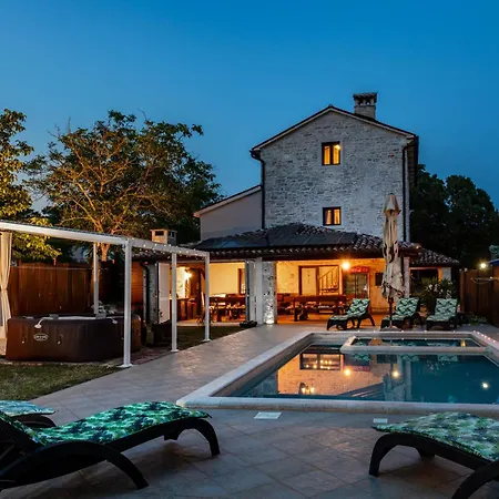 Feriehus Histria, A Wonderful And Luxurious Manjadvorci