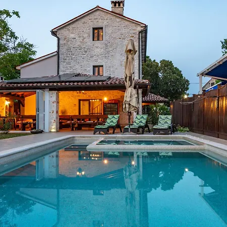 Feriehus Histria, A Wonderful And Luxurious Manjadvorci